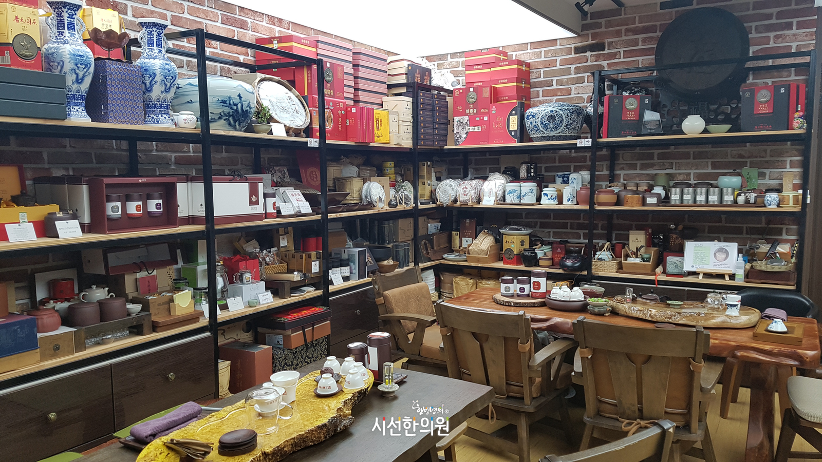 다온차 三品 새롭게 출시하는 티백육보차와 티백고산우롱차 및 티백정산소종홍차의 다온차 茶三品 세트가 나왔습니다. 전 세계적으로 아직도 커피가 대세이긴 하지만 임상현장에서 보면 카페인 때문에 ...