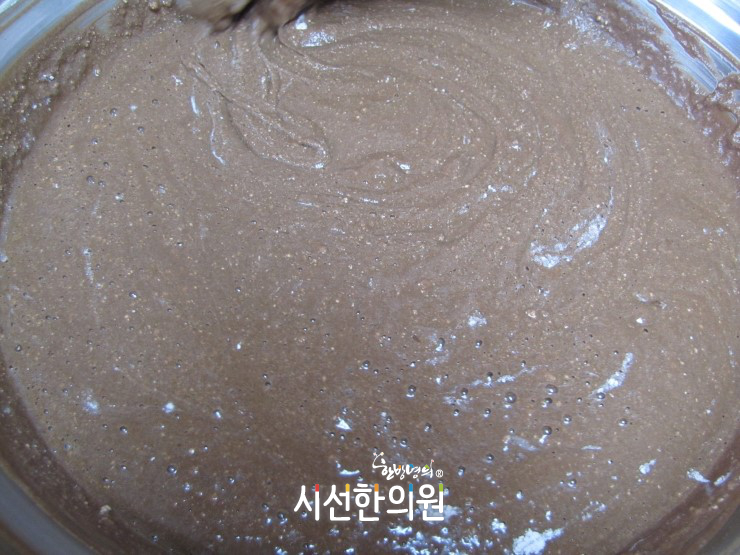 특히 경옥고에는 심장의 기능을 보해주고 안정시켜주는 백복령이 배합되어 있으므로 인삼의 강한 열성을 조화롭게 조정하여 인삼의 자양강장 효능이 인체 내에서 안정적으로 ...